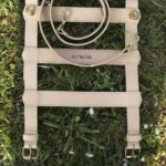 Porte-tapis INDIA en cuir de vachette naturel déplié