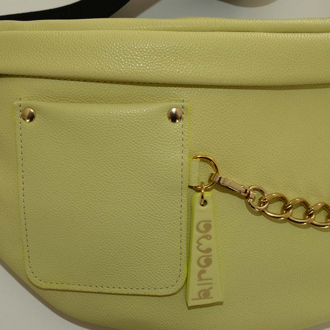 Sac banane en cuir de veau coloris concombrePoche pour carte