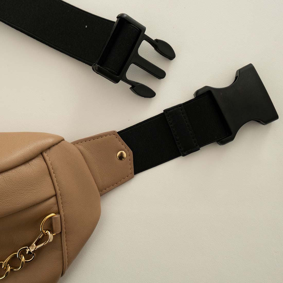 sac-banane-cuir-caramel-boucle-fermeture Sac banane cuir caramel