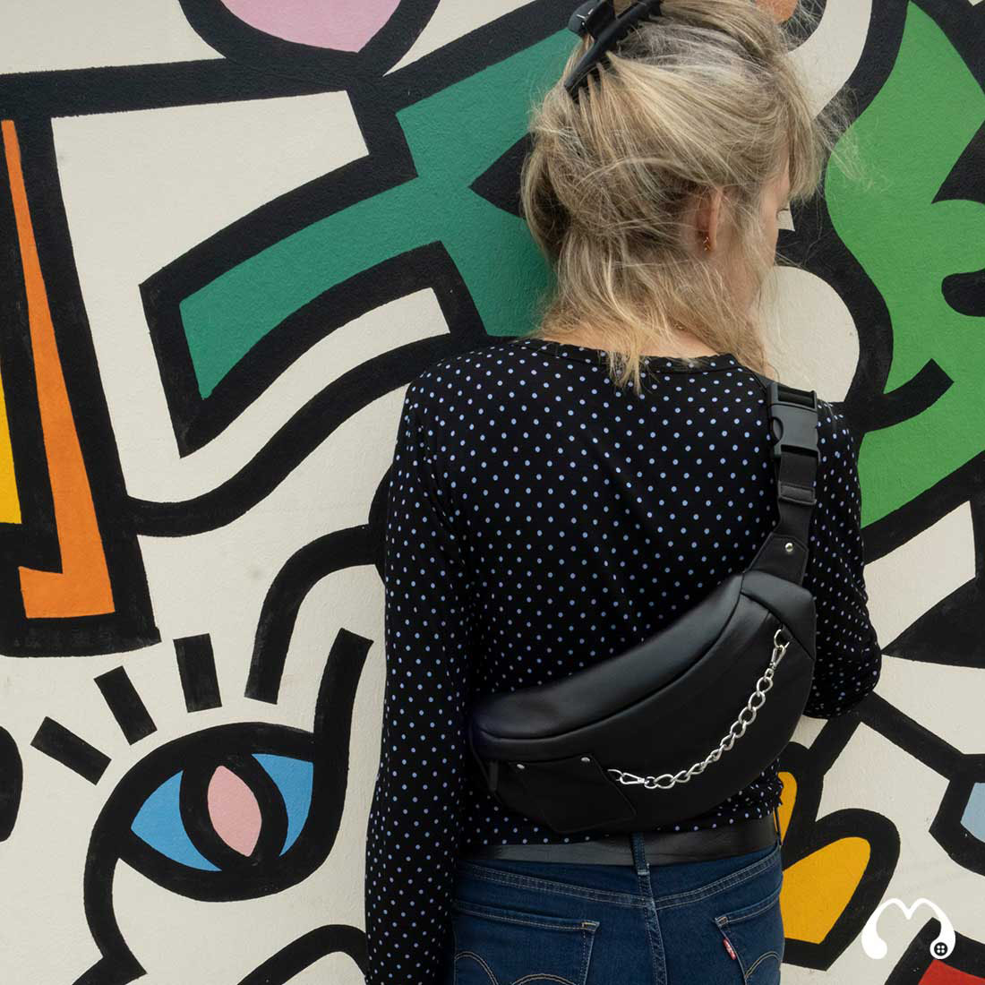 Sac banane en cuir d’agneau coloris noir réglisse