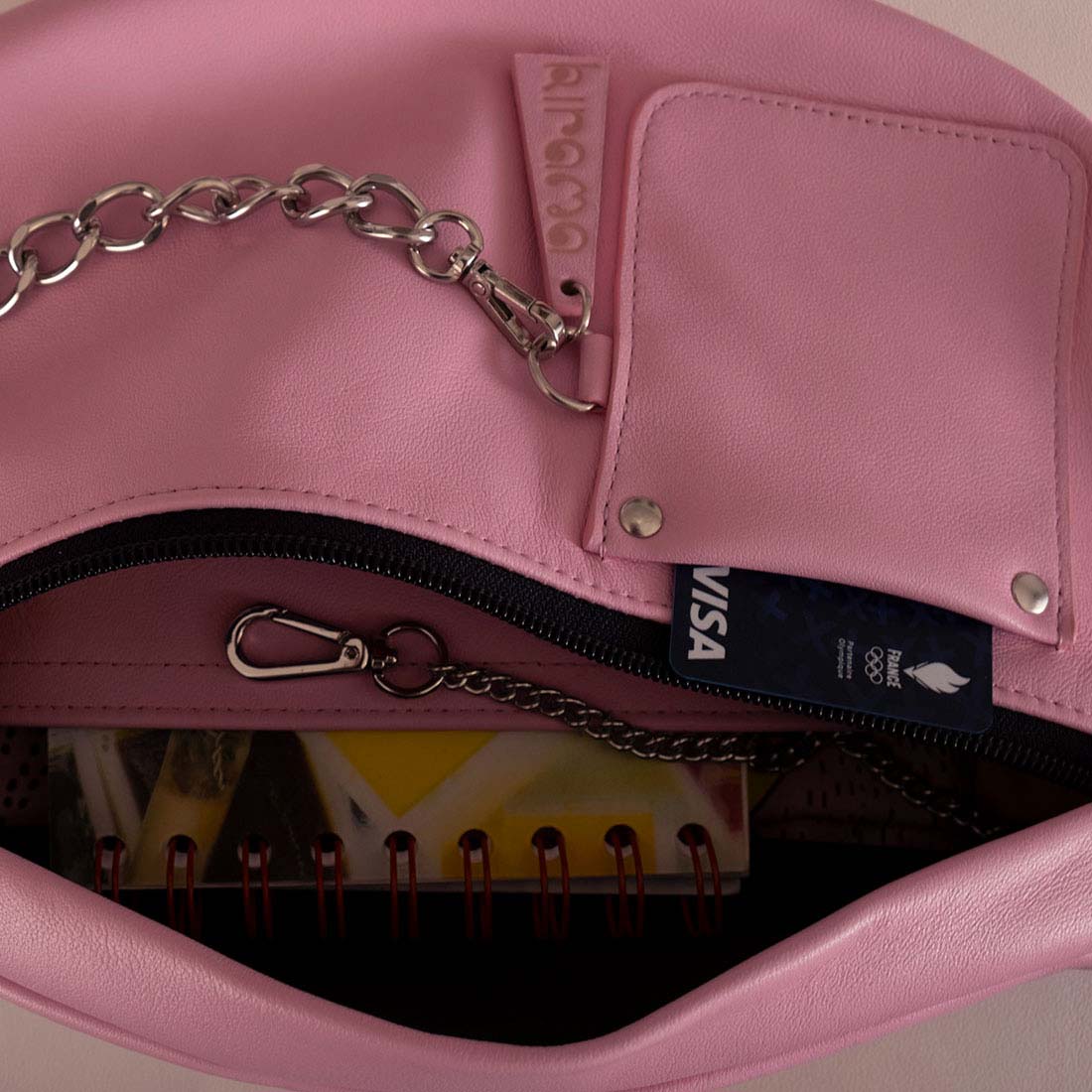 Sac banane en cuir coloris dragée rose