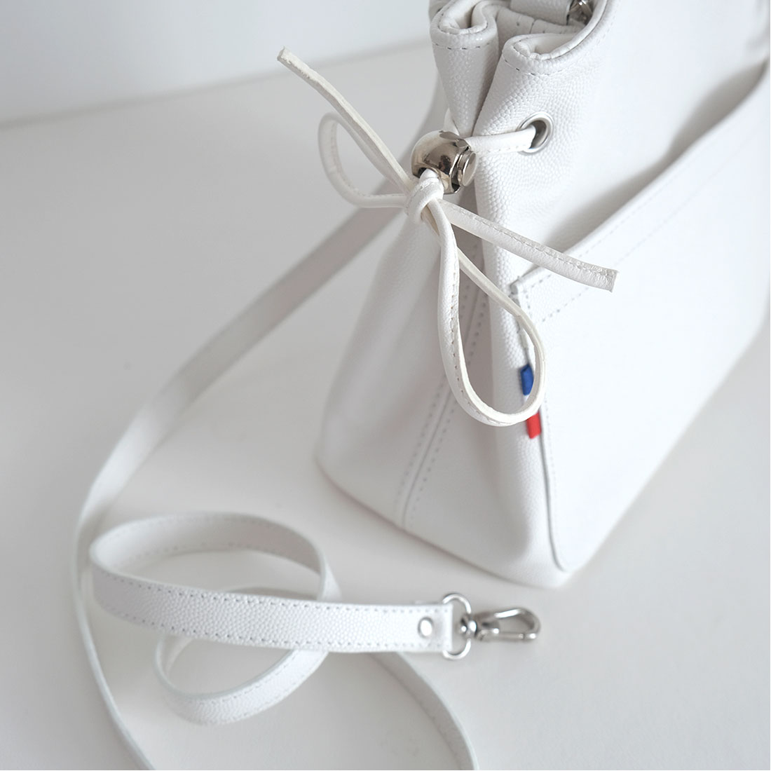 Mini sac cabas en cuir de veau grainé coloris meringue