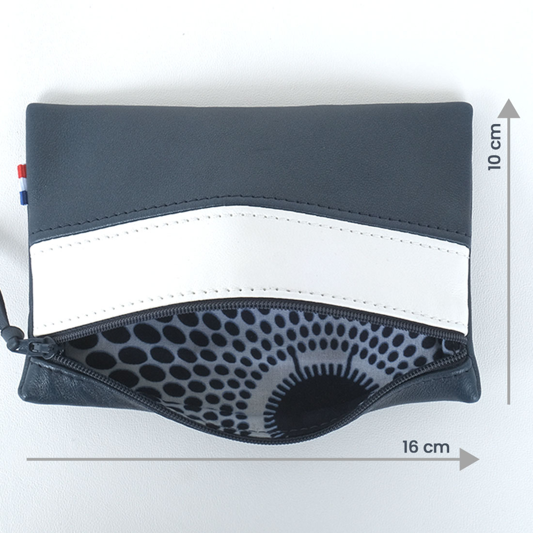 Pochette zippée rectangulaire en cuir d'agneau format midi bicolore bleu marine blanc