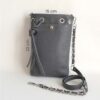 Micro tote bag en cuir double face coloris gris lentille et blanc meringue