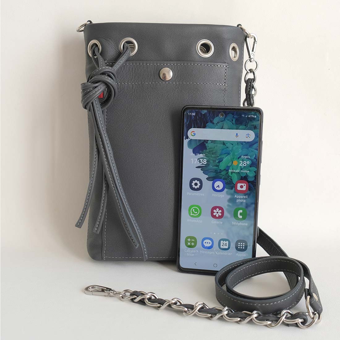 Micro tote bag en cuir double face coloris gris lentille et blanc meringue