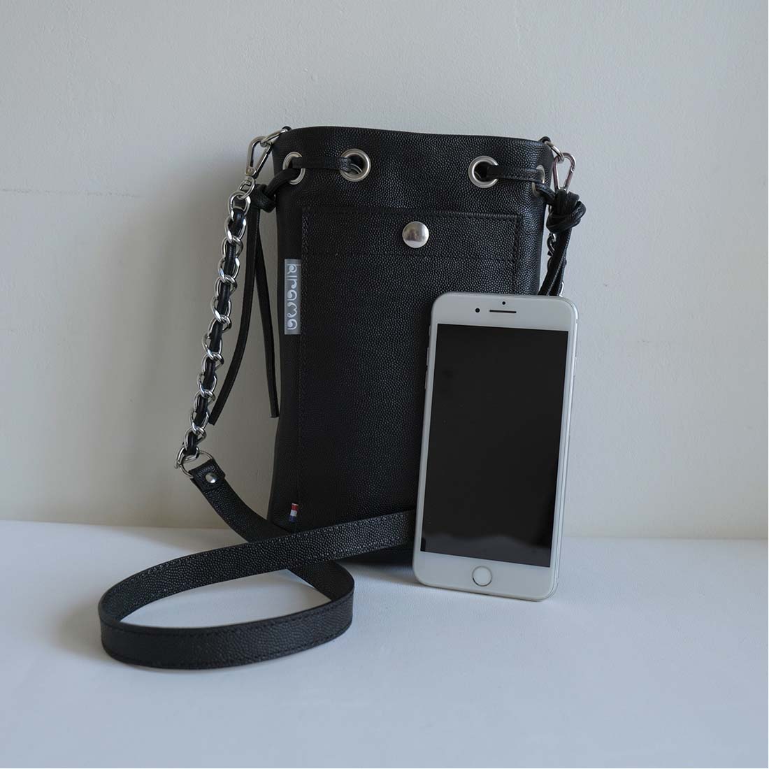 Micro tote bag en cuir double face coloris noir réglisse et blanc meringue