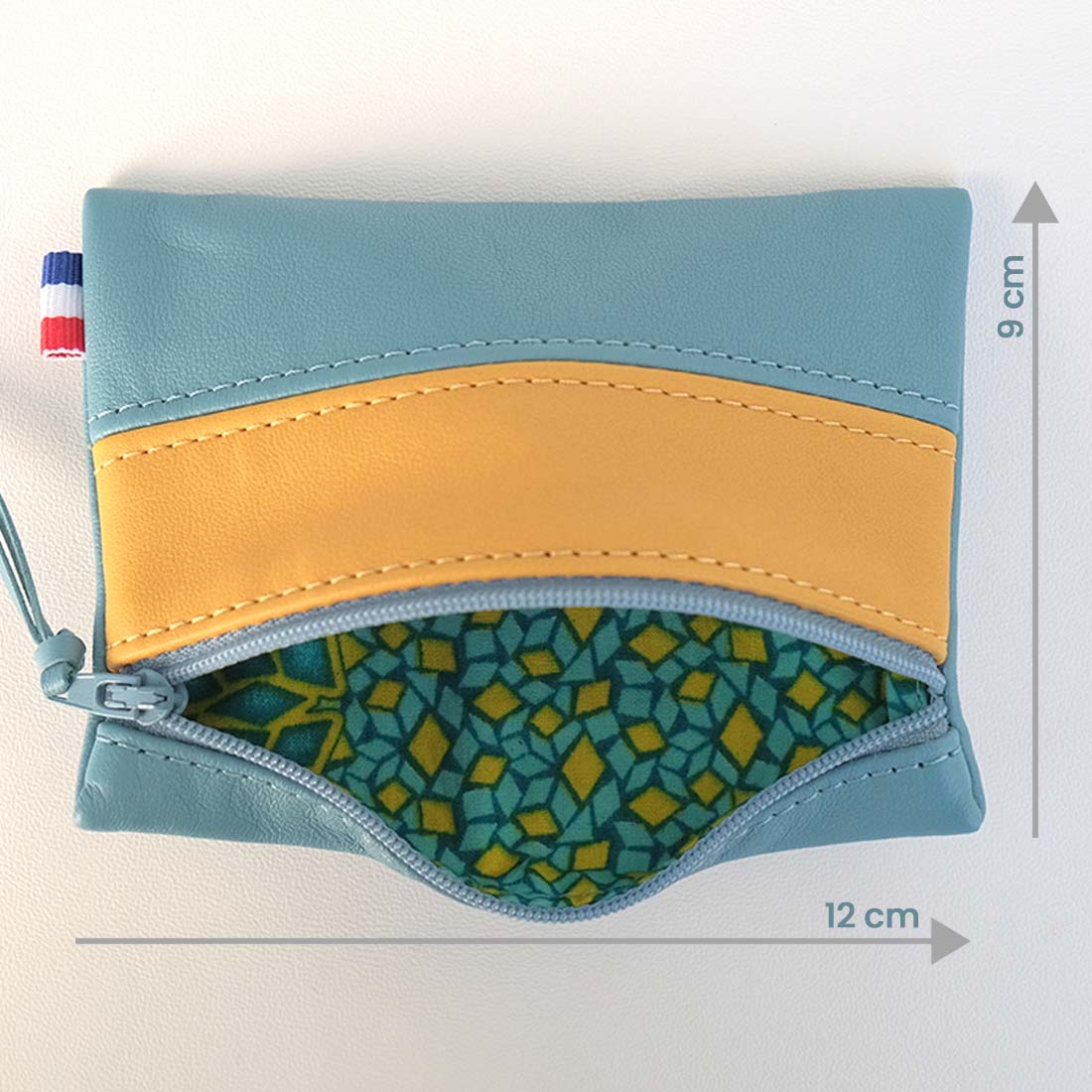 Pochette zippée rectangulaire en cuir d'agneau format midi bicolore bleu canard jaune curcuma